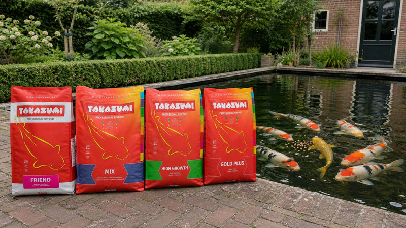 Takazumi Friend, Mix, High Growth en Gold Plus naast een koivijver in een Nederlandse tuin