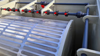 Grote trommelfilter met metalen gaas en spoelbuizen voor automatische reiniging van vijverwater