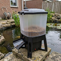 Superfish Solar Fish Feeder voerautomaat op zonne-energie met 6 liter reservoir - Automatisch vijvervissen voeren op zonne-energie, miniatuur 2