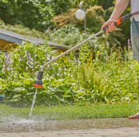 A person using a Gardena watering wand to water plants in a garden., miniatuur 6