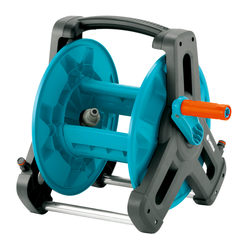 Front view of a Gardena hose reel with ergonomic handle., Vijverslang bij Vijvercentrum