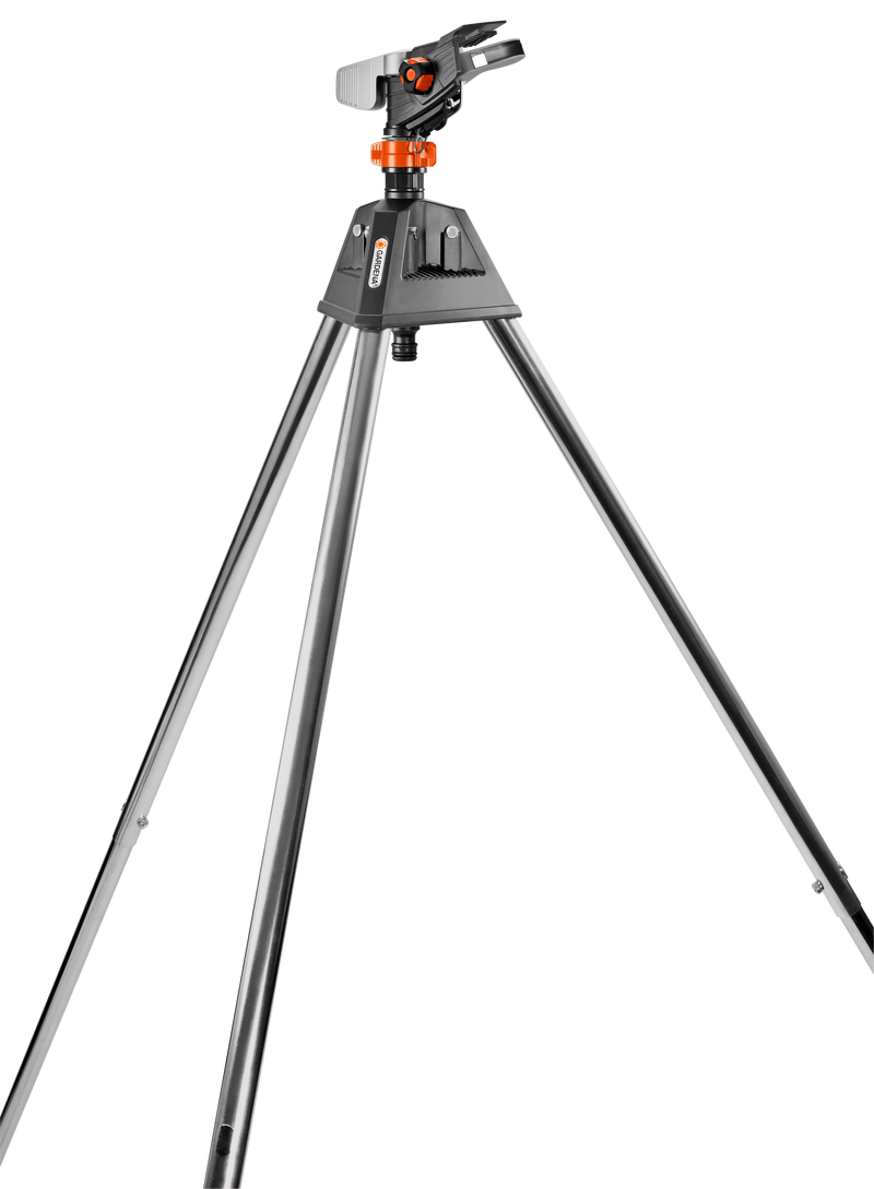 Front view of a Gardena tripod sprinkler stand., Onderhoudsproduct bij Vijvercentrum