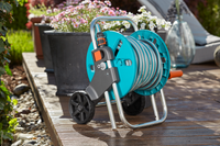 Gardena hose reel with a garden hose, placed on a wooden deck next to potted flowers., miniatuur 2