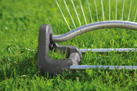 A garden sprinkler watering grass with water droplets visible on the sprinkler., miniatuur 6