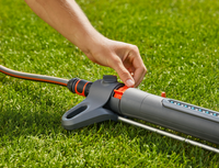 A person adjusting a Gardena sprinkler on a lawn., miniatuur 4