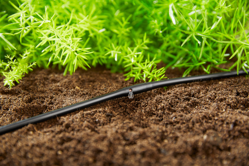 Close-up of a drip irrigation system in a garden setting., afbeelding 4 PVC Hulpstuk