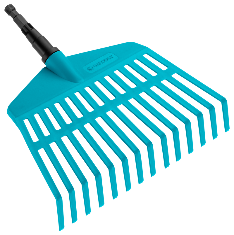 Front view of a Gardena garden rake attachment with wide tines., Onderhoudsproduct bij Vijvercentrum
