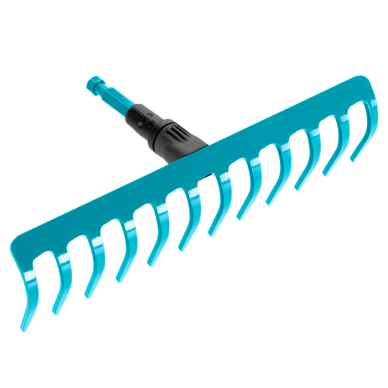 Front view of a garden rake head with multiple curved tines., Onderhoudsproduct bij Vijvercentrum