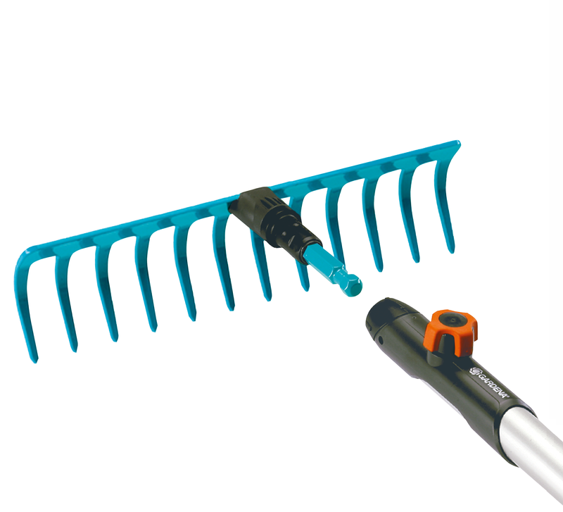 Gardena rake head and handle connector, showcasing the attachment mechanism., afbeelding 2 Onderhoudsproduct