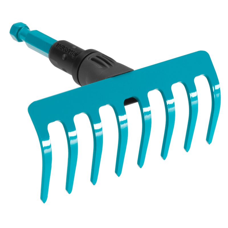 Front view of a Gardena garden rake attachment with multiple tines., Onderhoudsproduct bij Vijvercentrum