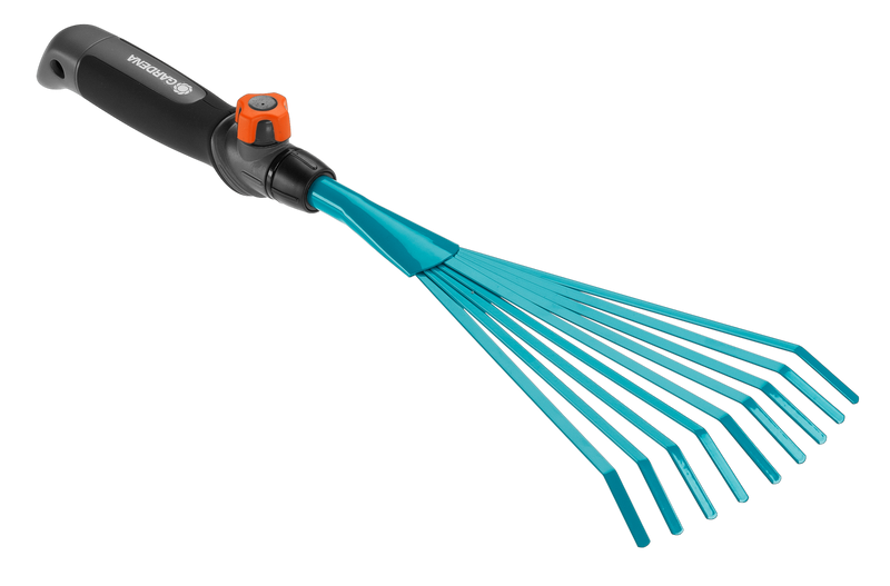 Side view of a Gardena hand rake with adjustable handle., Onderhoudsproduct bij Vijvercentrum