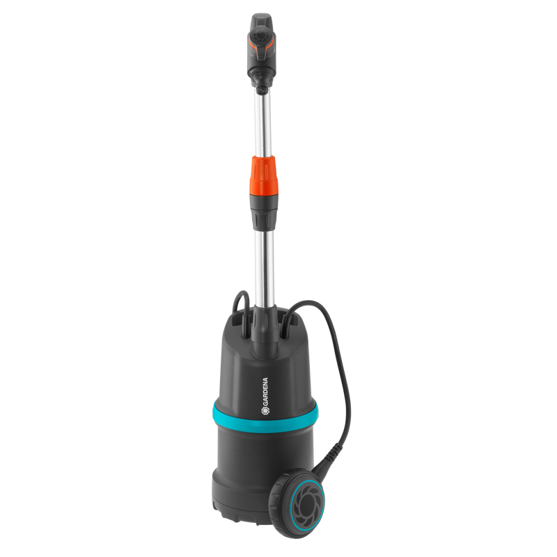 Front view of a Gardena water pump with adjustable nozzle and power cord., afbeelding 2 Regentonpompen
