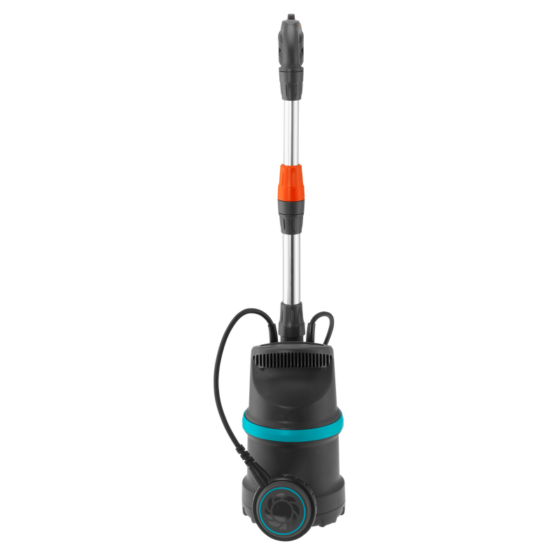 Front view of a Gardena water pump with attached hose and control dial., afbeelding 3 Regentonpompen