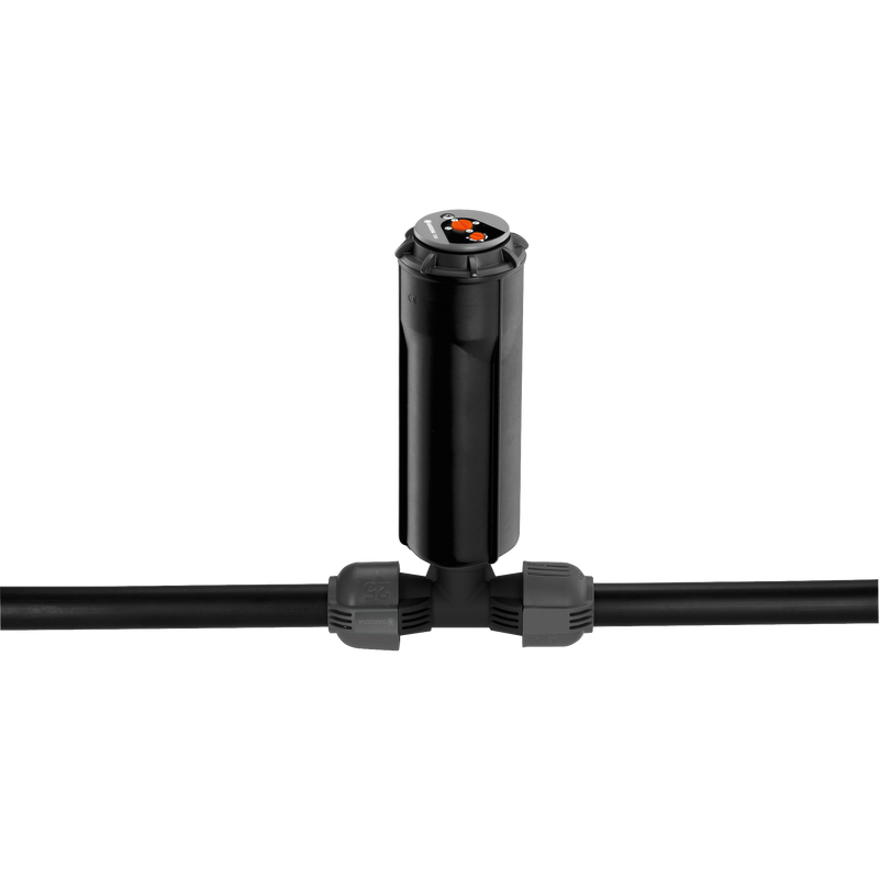 Front view of a Gardena sprinkler head connected to a water pipe., PVC Hulpstuk bij Vijvercentrum