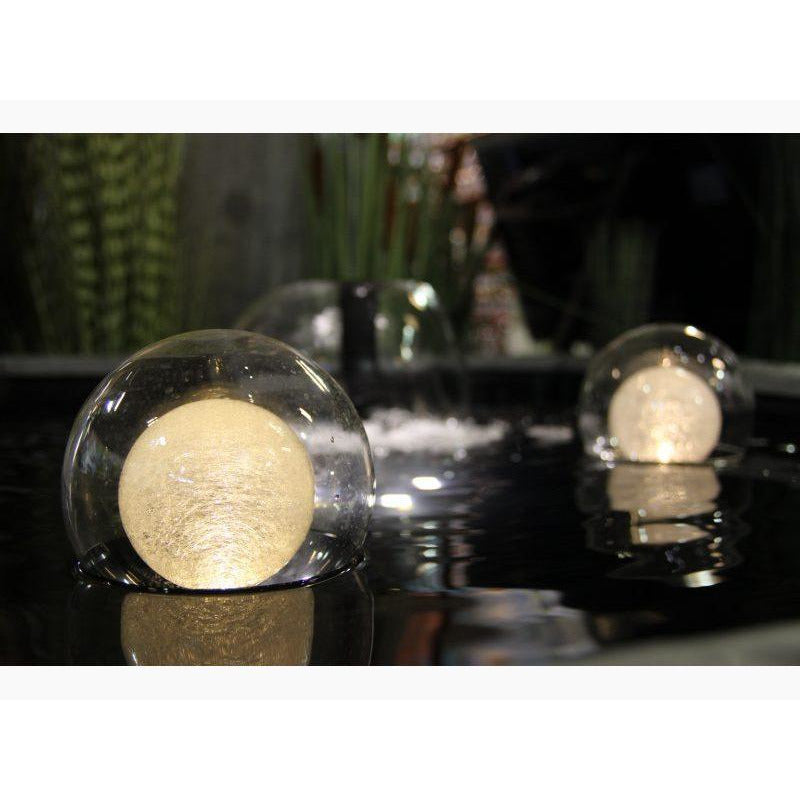 Velda Floating Glass Lights brandend op het vijverwater, afbeelding 4 Vijververlichting